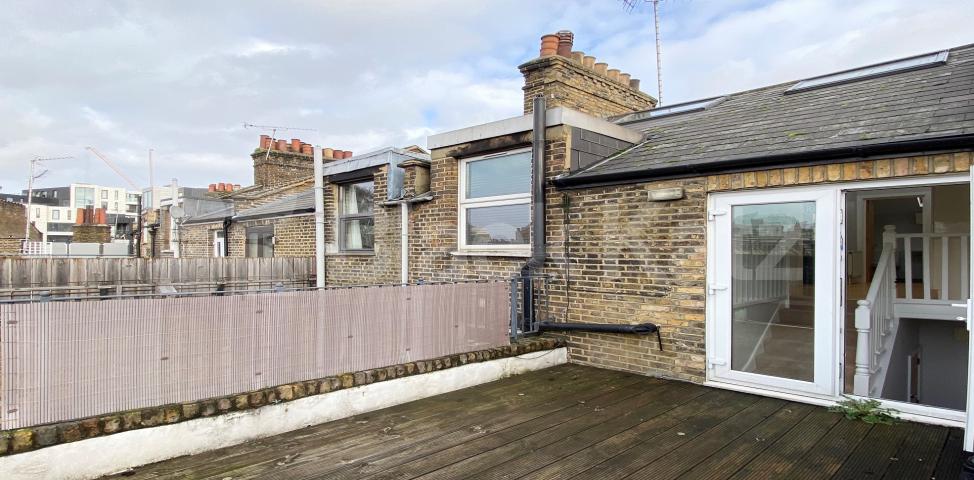 			UNDER OFFER , 1 Bedroom, 1 bath, 1 reception Apartment			 Southwark Bridge Road, London Bridge / Borough